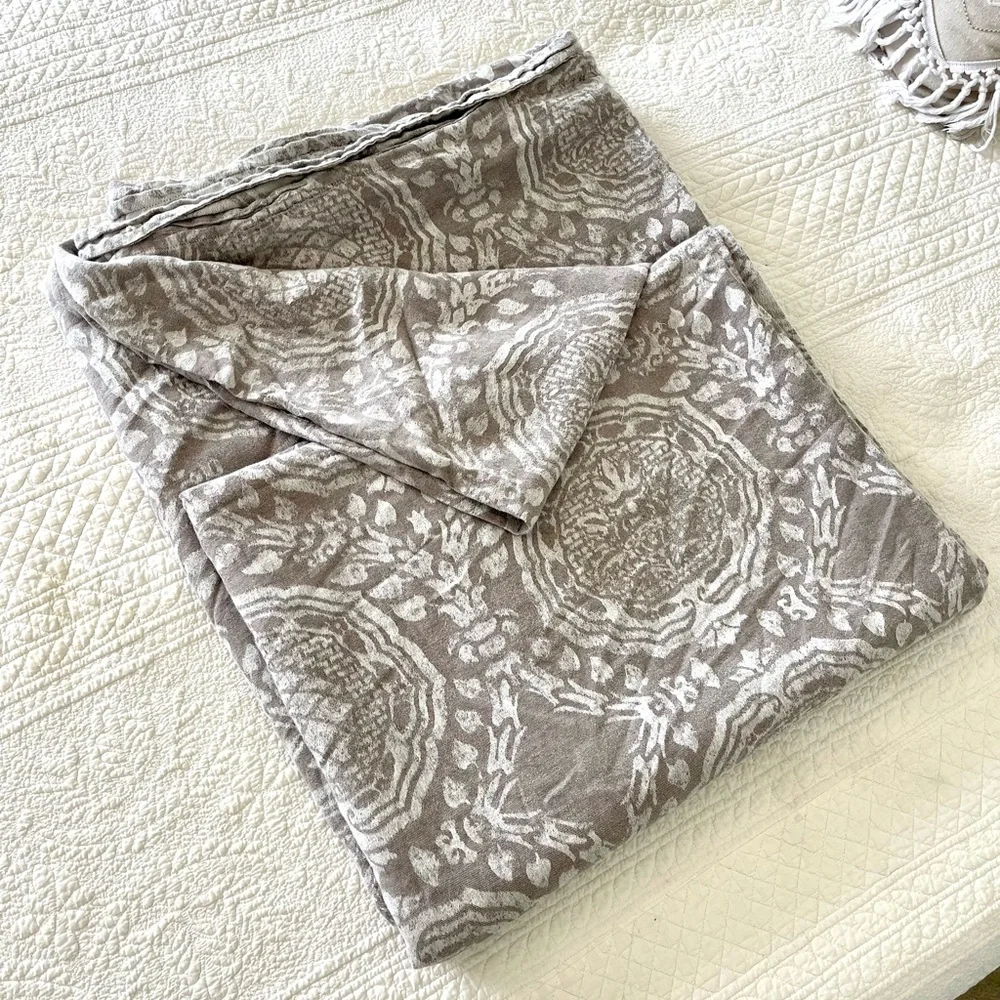 Restoration Hardware Taupe and White Patterned Duvet Cover